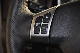 2012款长安悦翔三厢1.5L手动运动型到店实拍