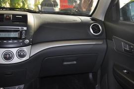 2012款长安悦翔三厢1.5L手动运动型到店实拍