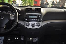 2012款长安悦翔三厢1.5L手动运动型到店实拍
