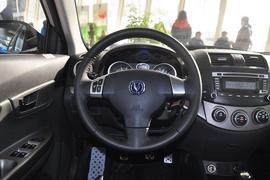 2012款长安悦翔三厢1.5L手动运动型到店实拍