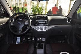 2012款长安悦翔三厢1.5L手动运动型到店实拍