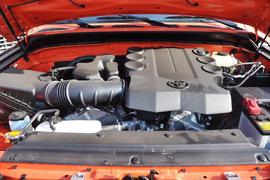 2013款丰田FJ酷路泽