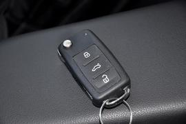 2013款一汽大众全新捷达1.6L自动豪华型