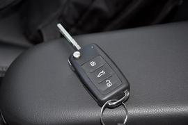 2013款一汽大众全新捷达1.6L自动豪华型