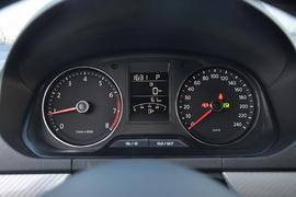 2013款一汽大众全新捷达1.6L自动豪华型