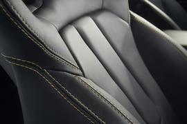 2013款路虎揽胜极光西西里岛黄色限量版