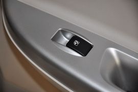 2012款长安悦翔V5