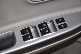 2012款长安悦翔V5