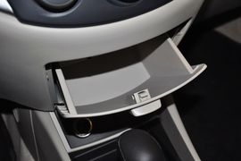 2012款长安悦翔V5