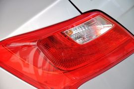 2012款长安悦翔V3