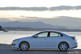 2009款马自达6四门版