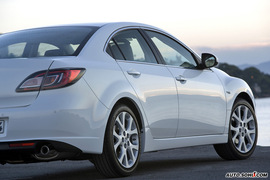 2009款马自达6四门版