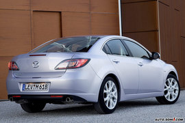 2009款马自达6四门版