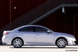 2009款马自达6四门版