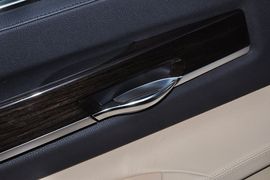 2013款宝马740Li