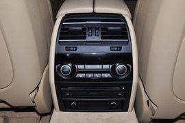 2013款宝马740Li
