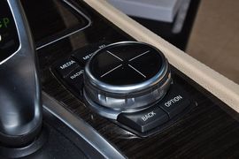 2013款宝马740Li