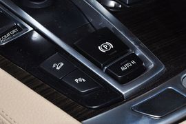 2013款宝马740Li