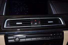 2013款宝马740Li