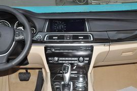 2013款宝马740Li