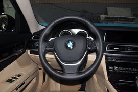 2013款宝马740Li