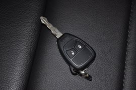 2013款Jeep指南者2.4L豪华版到店实拍