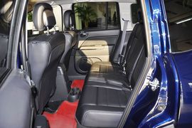 2013款Jeep指南者2.4L豪华版到店实拍