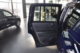 2013款Jeep指南者2.4L豪华版到店实拍