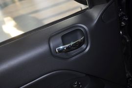 2013款Jeep指南者2.4L豪华版到店实拍