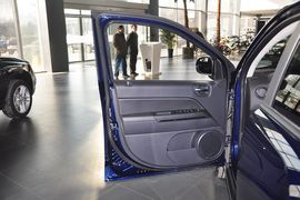 2013款Jeep指南者2.4L豪华版到店实拍