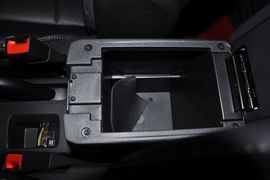 2013款Jeep指南者2.4L豪华版到店实拍