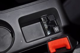 2013款Jeep指南者2.4L豪华版到店实拍