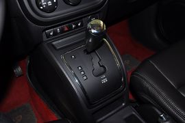 2013款Jeep指南者2.4L豪华版到店实拍