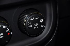 2013款Jeep指南者2.4L豪华版到店实拍
