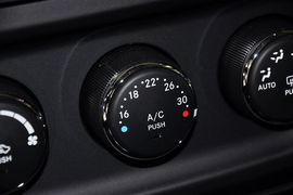 2013款Jeep指南者2.4L豪华版到店实拍
