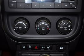 2013款Jeep指南者2.4L豪华版到店实拍