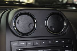 2013款Jeep指南者2.4L豪华版到店实拍