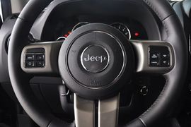 2013款Jeep指南者2.4L豪华版到店实拍