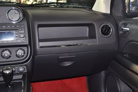 2013款Jeep指南者2.4L豪华版到店实拍