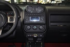2013款Jeep指南者2.4L豪华版到店实拍