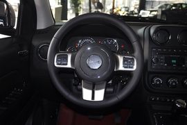 2013款Jeep指南者2.4L豪华版到店实拍