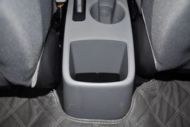 2010款现代瑞纳三厢1.4GS手动舒适型到店实拍