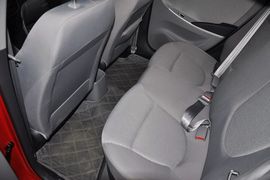 2010款现代瑞纳三厢1.4GS手动舒适型到店实拍