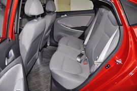 2010款现代瑞纳三厢1.4GS手动舒适型到店实拍