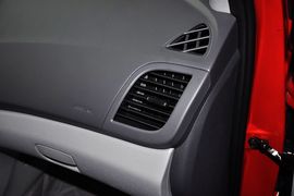 2010款现代瑞纳三厢1.4GS手动舒适型到店实拍