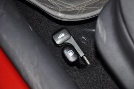 2010款现代瑞纳三厢1.4GS手动舒适型到店实拍