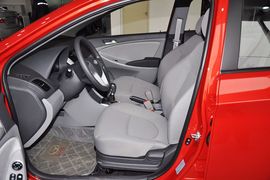 2010款现代瑞纳三厢1.4GS手动舒适型到店实拍