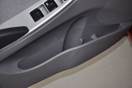 2010款现代瑞纳三厢1.4GS手动舒适型到店实拍
