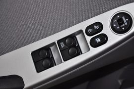 2010款现代瑞纳三厢1.4GS手动舒适型到店实拍