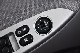 2010款现代瑞纳三厢1.4GS手动舒适型到店实拍